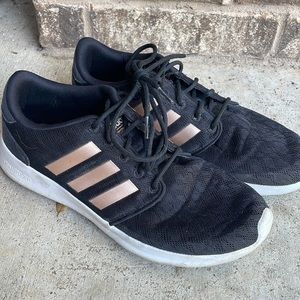 Adidas womens sz 9 cloud foam tennis shoes